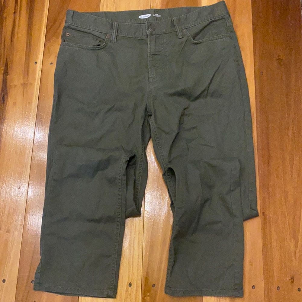 Men’s old navy slim army green chino pant size 34x32